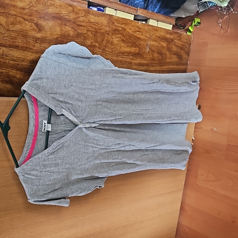 DKNY L womens Gray v-neck shirt